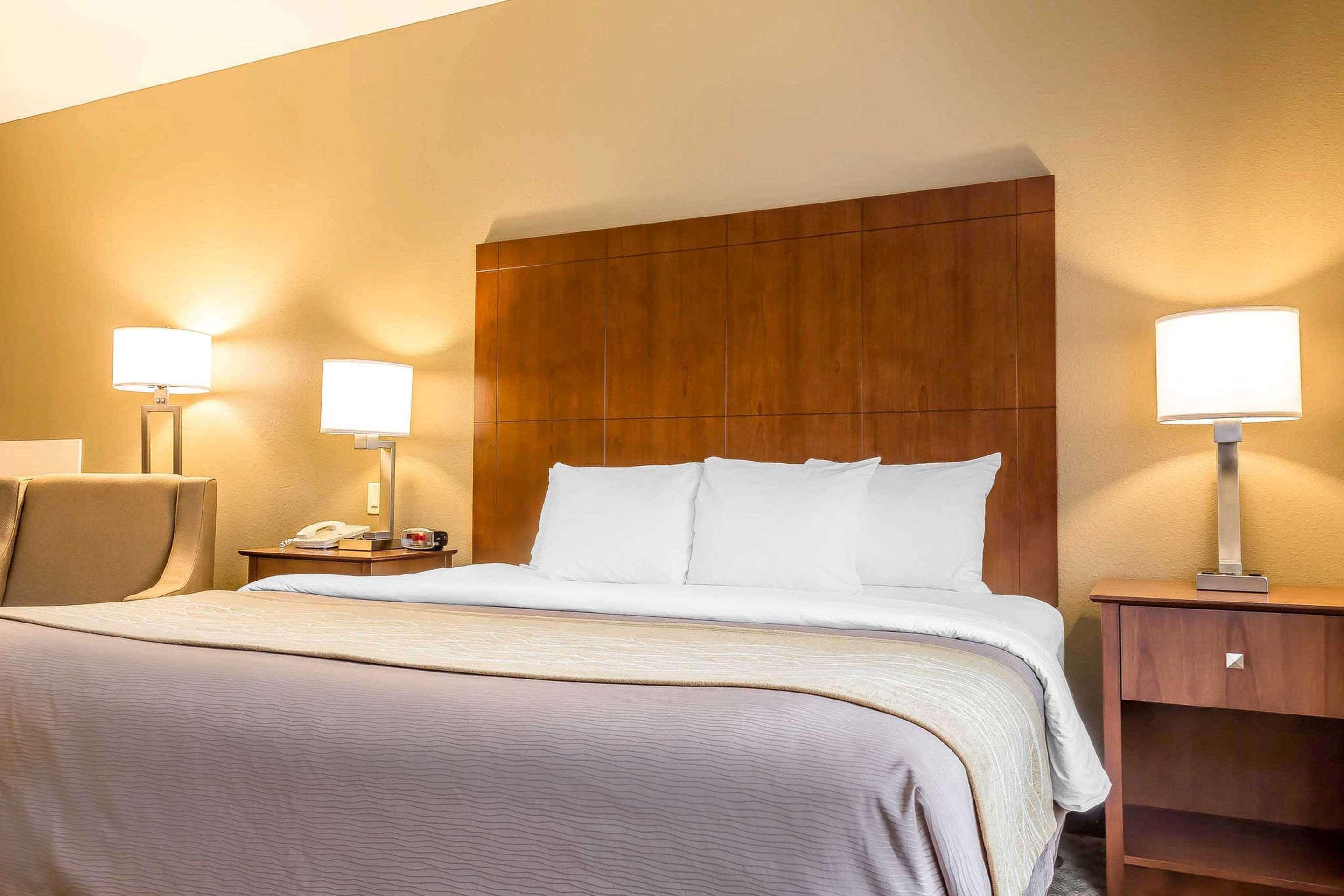 Comfort & Hotel East Moline