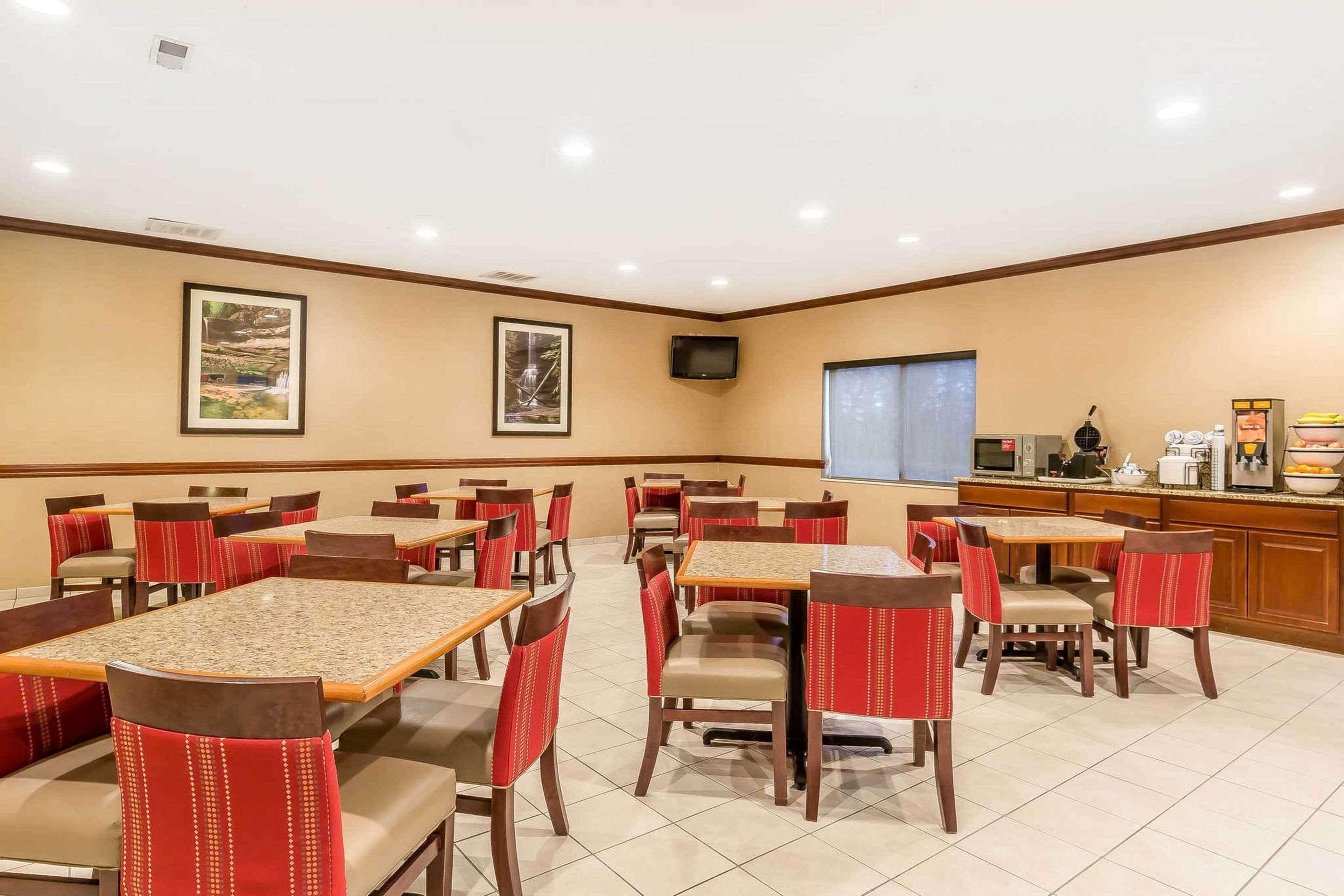 Hotel Comfort & East Moline
