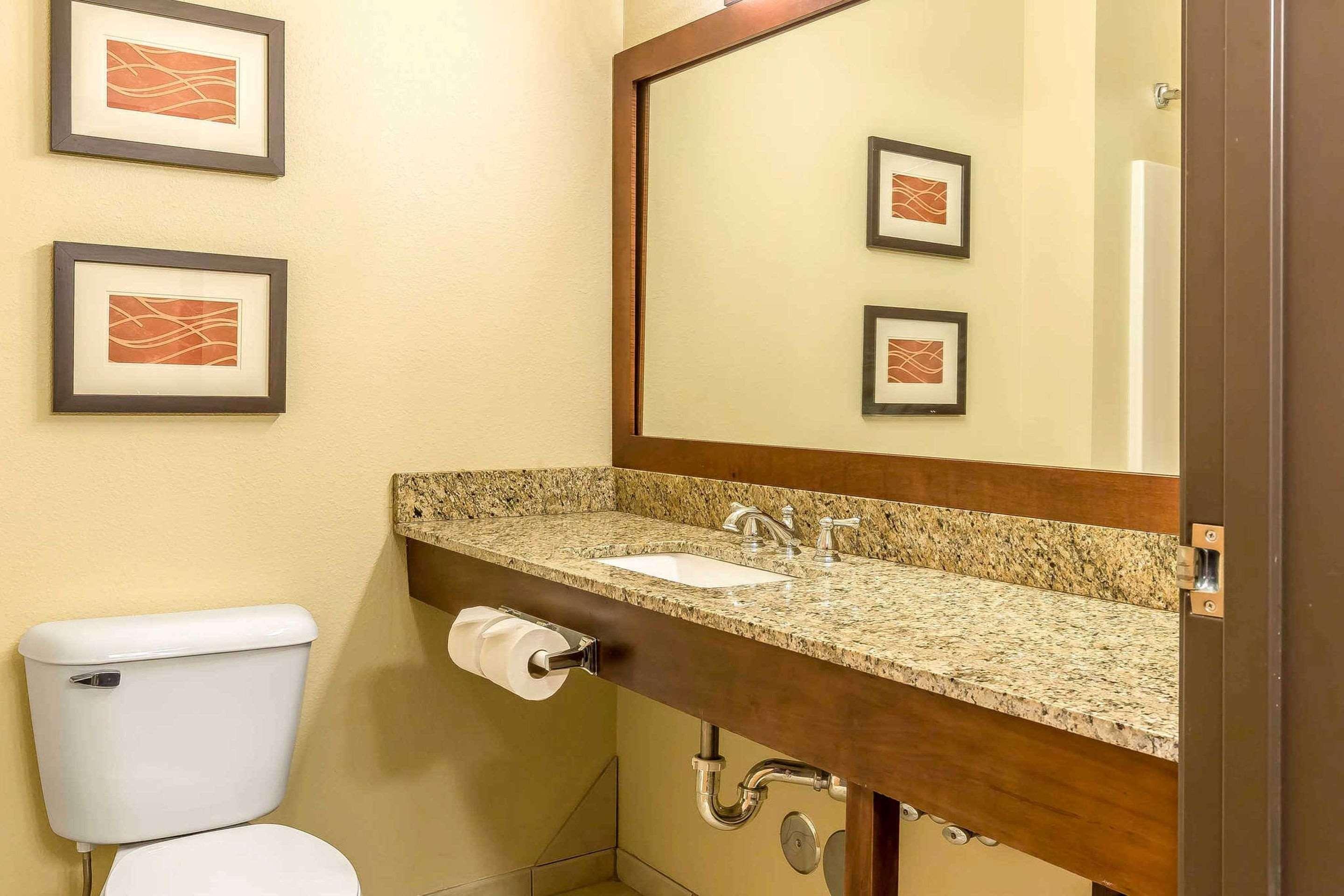 Comfort & 3* East Moline