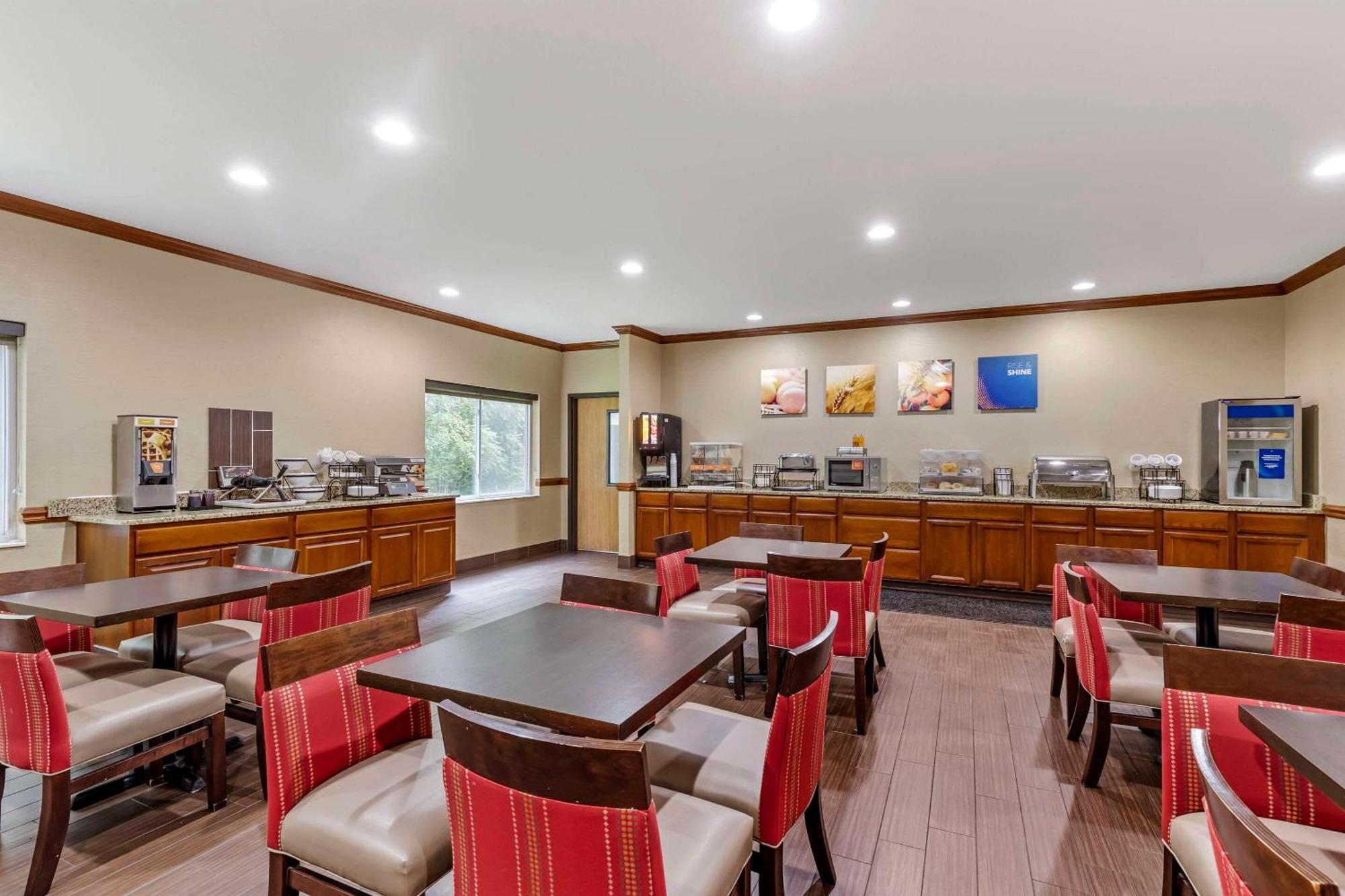 Hotel Comfort & East Moline