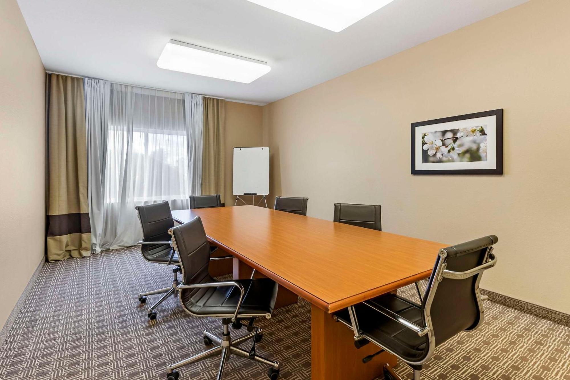 Comfort & 3* East Moline
