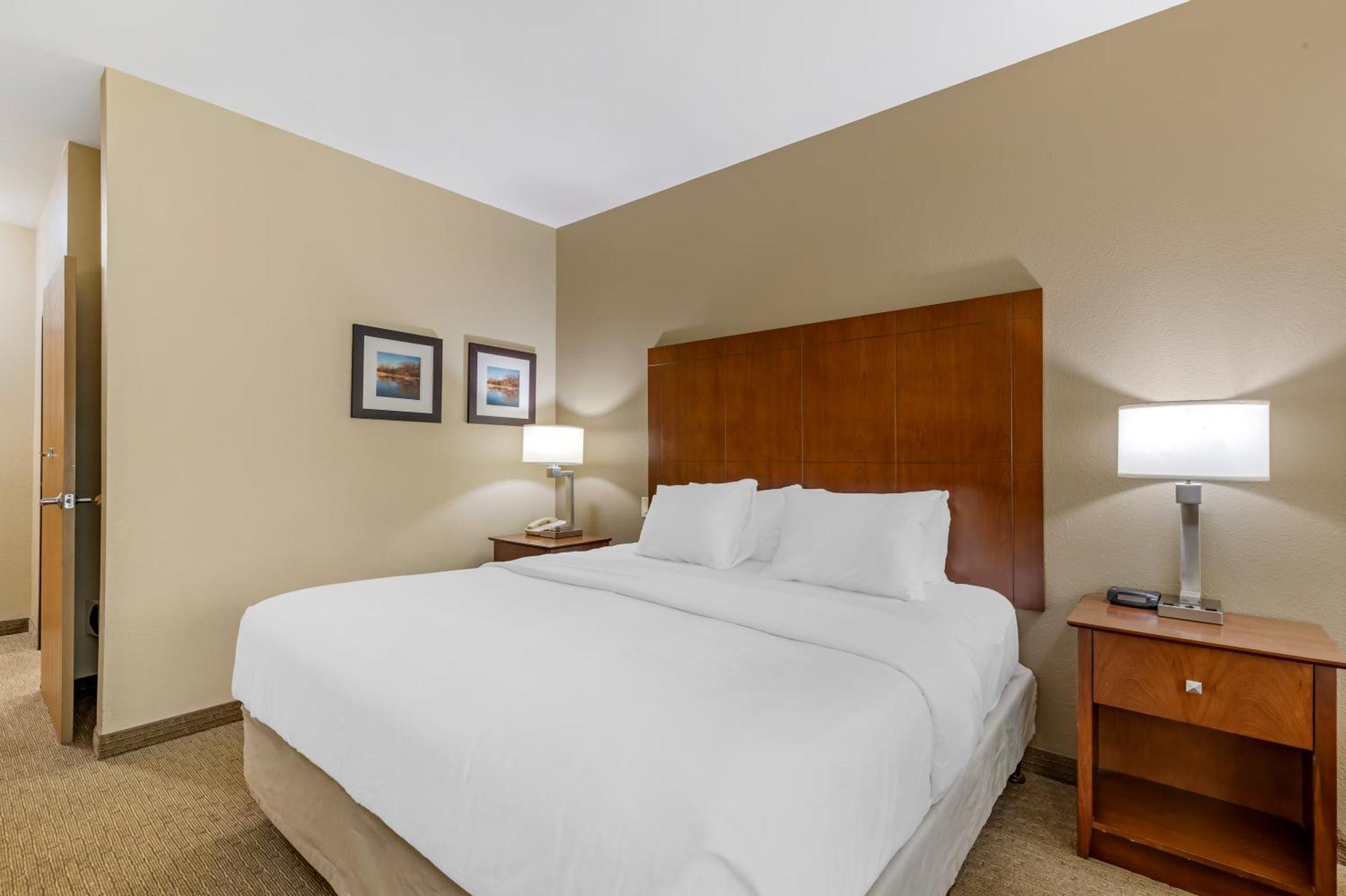 Hotel Comfort & East Moline