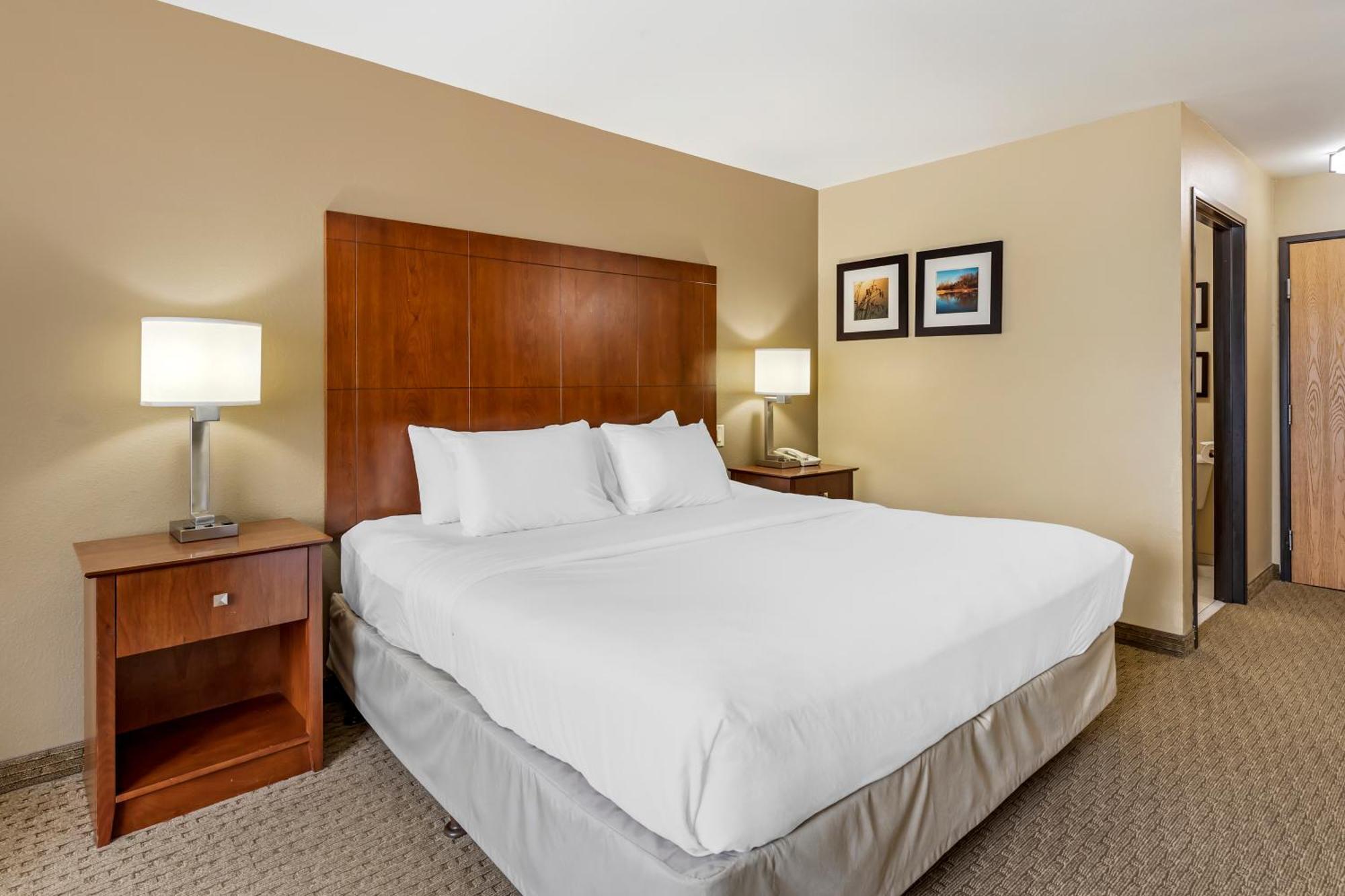Comfort & 3* East Moline