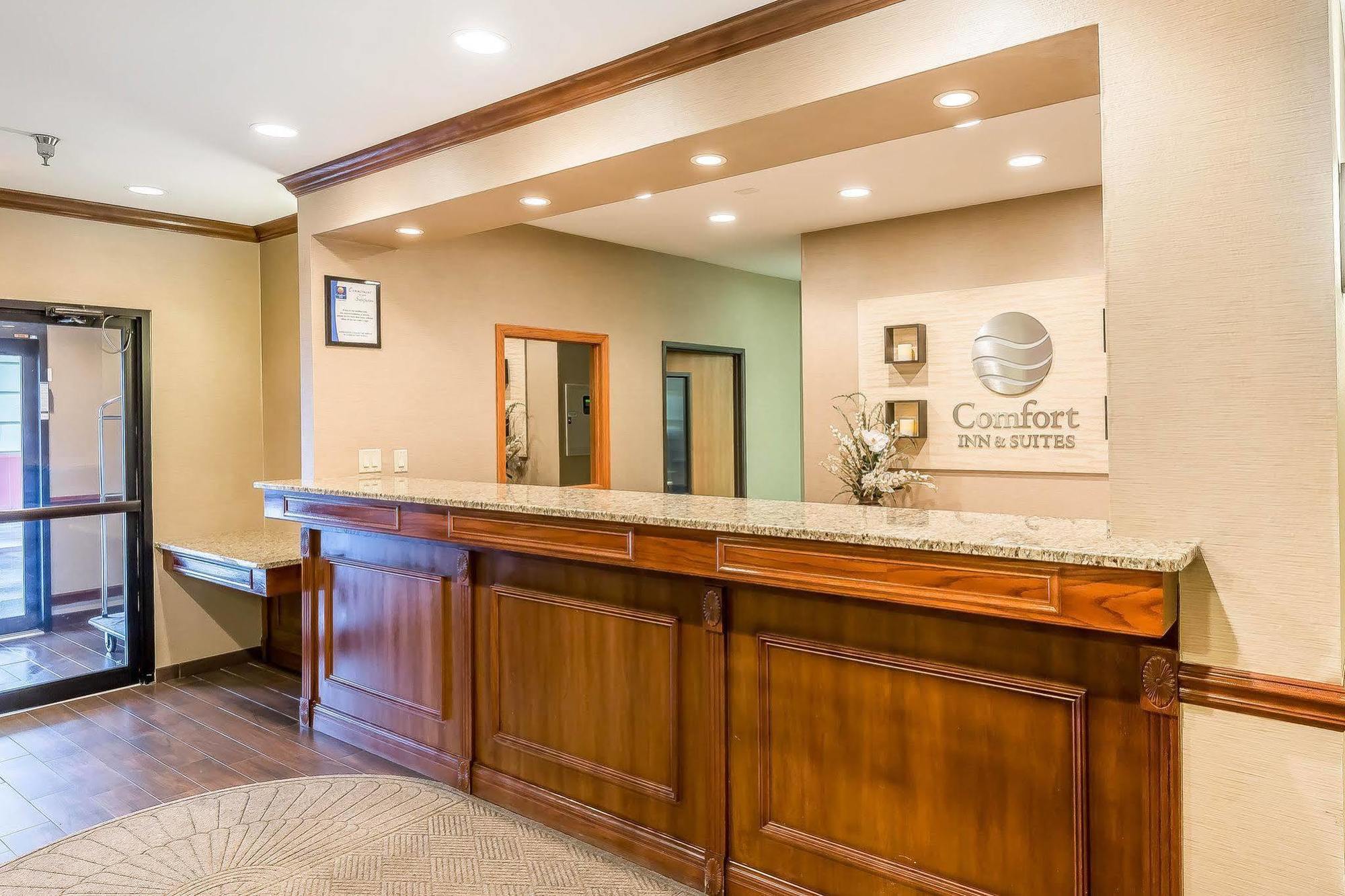 Hotel Comfort & East Moline